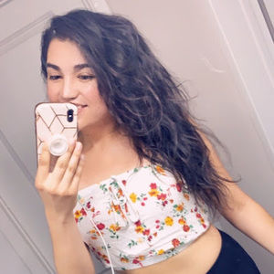 Meet your Posher, Vannia